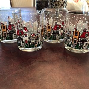 Brand new Set of 4,  Christmas 12 oz glasses